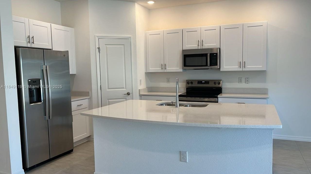 2549 Penguin Blvd - Photo 4 of 15