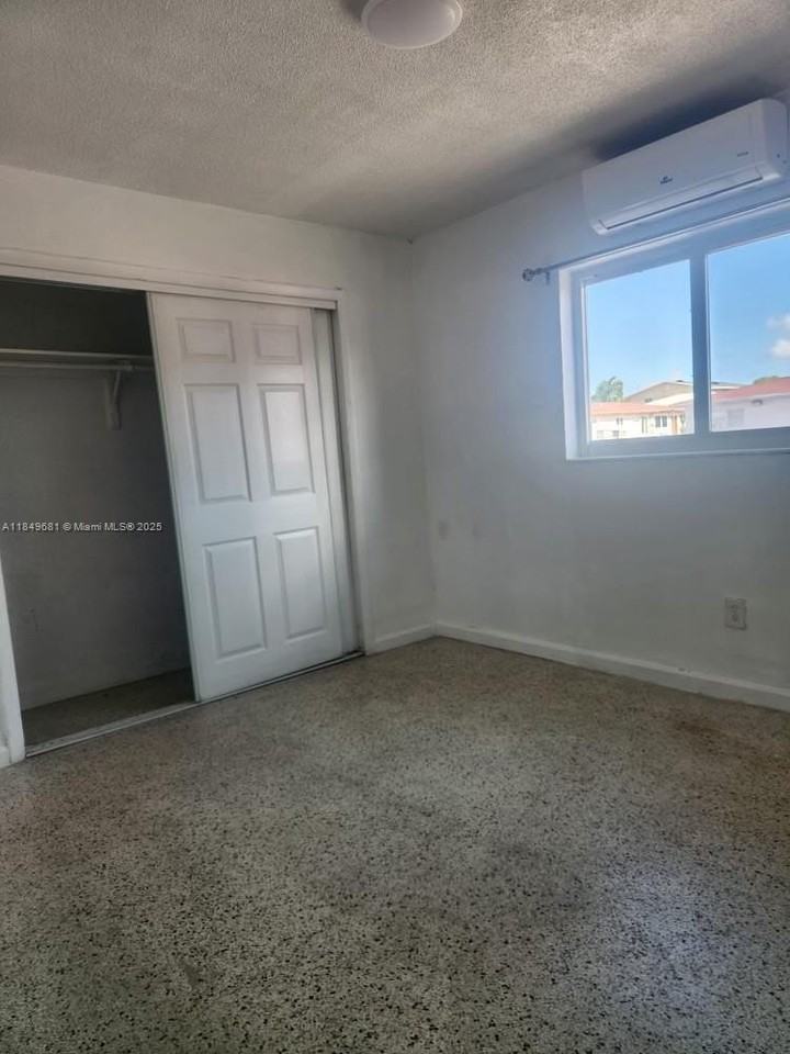 10 Nw 48th Pl #1 - Photo 6 of 10