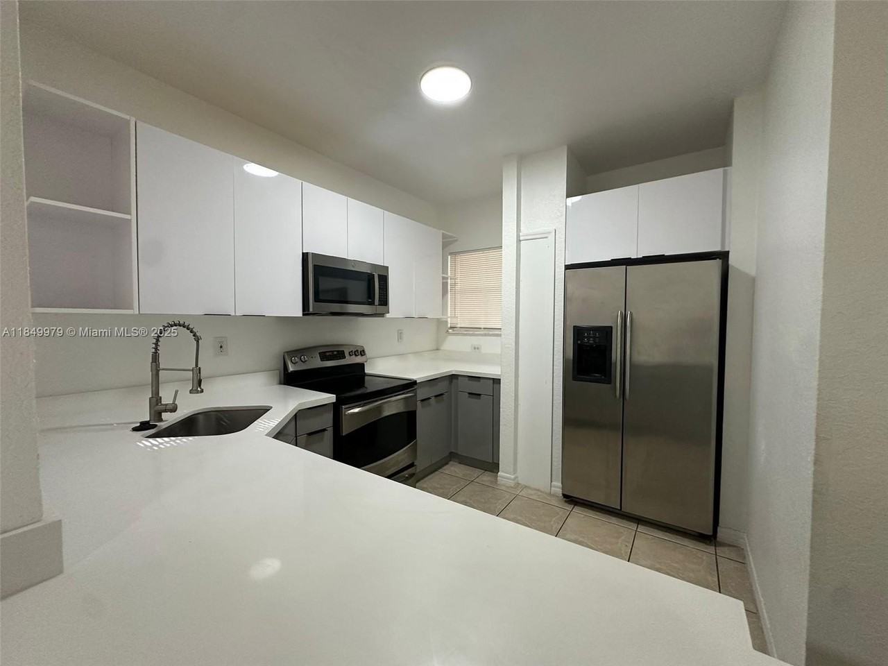 820 Southwest 6th Court - Photo 5 of 23