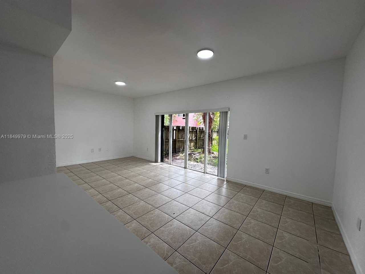 820 Southwest 6th Court - Photo 7 of 23