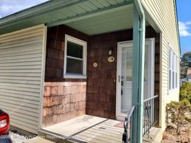 10 Maplewood Dr #A - Photo 1 of 1