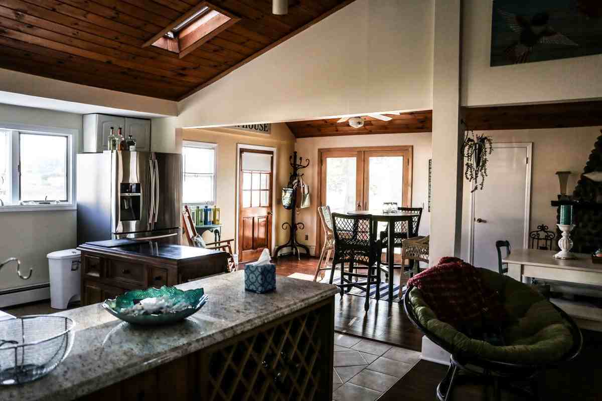 59 Beach Rd - Photo 3 of 10