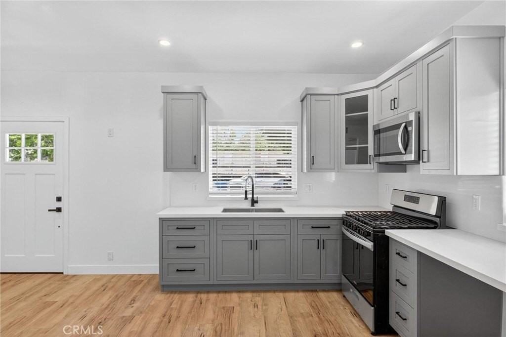 14732 Gilmore St #1 - Photo 5 of 14