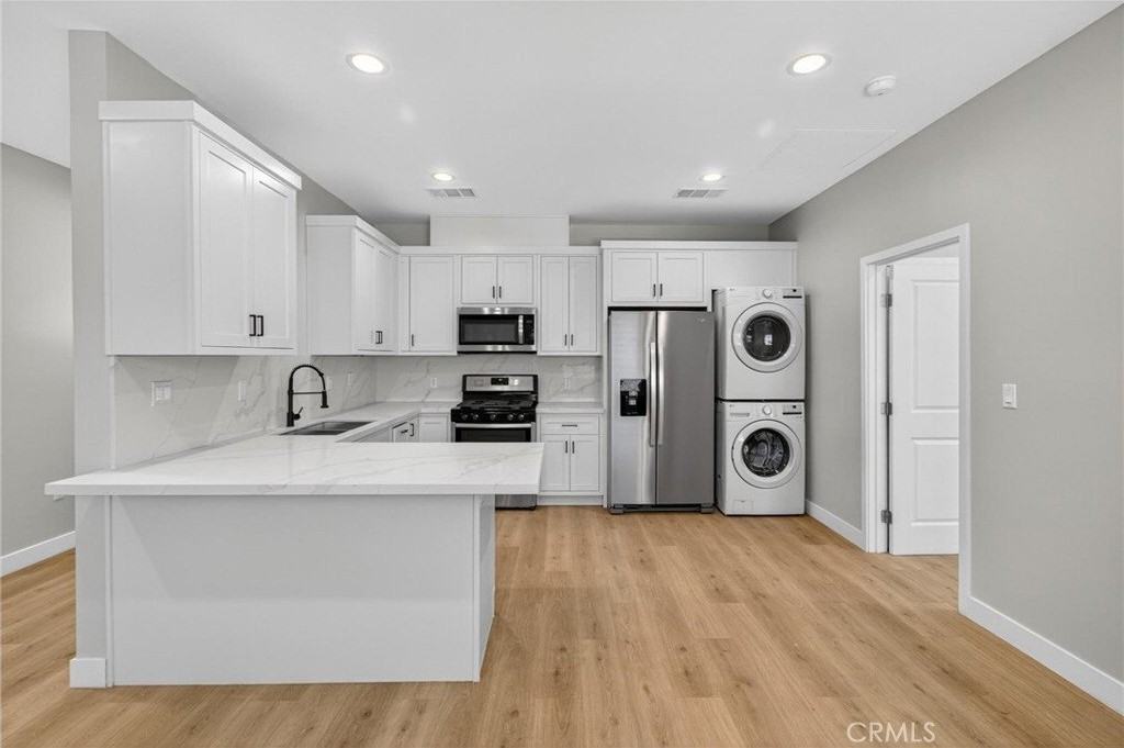 14734 Gilmore St #D - Photo 4 of 14