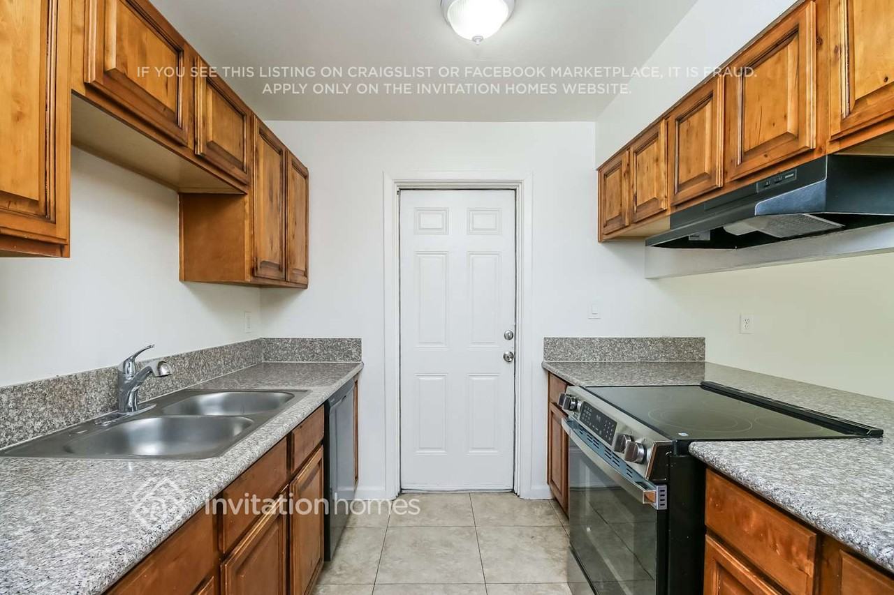 5243 W Lewis Ave - Photo 5 of 16