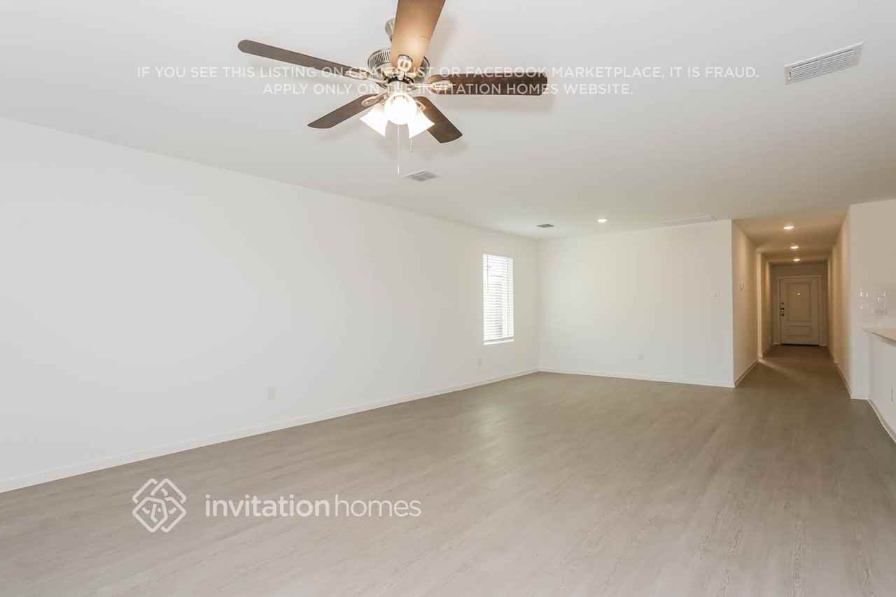 5070 Volunteer Dr - Photo 3 of 17