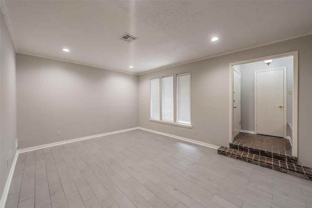 10618 Ravenscroft Drive - Photo 5 of 34