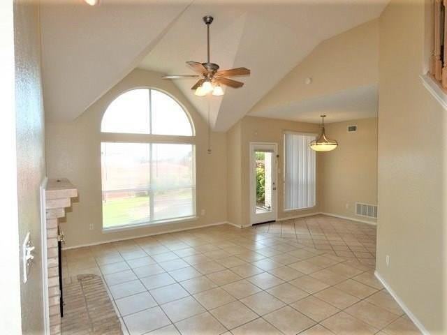 2713 Clearwater Dr - Photo 3 of 19