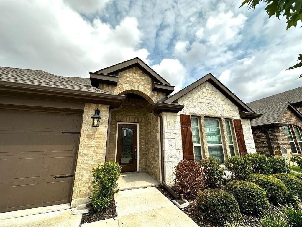 3140 Overlook Dr - Photo 2 of 27