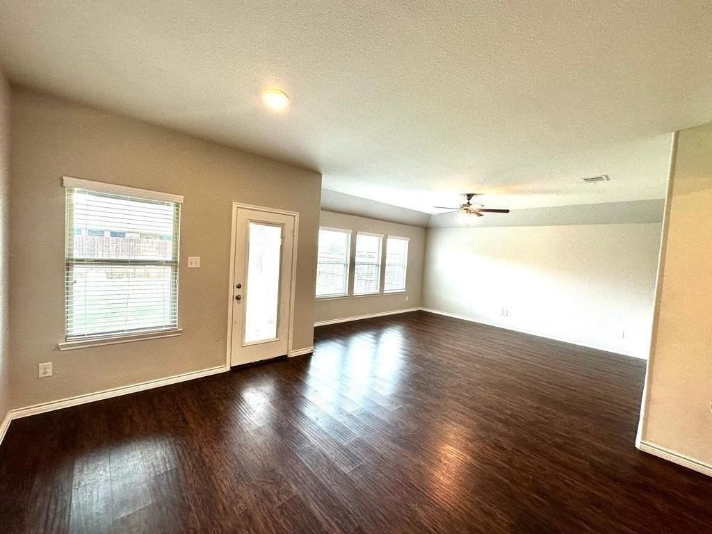 3140 Overlook Dr - Photo 5 of 27