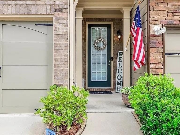 2344 Attewood Dr - Photo 3 of 35