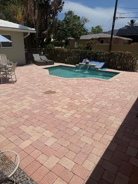 1710 Ne 8th St #3 - Photo 2 of 8