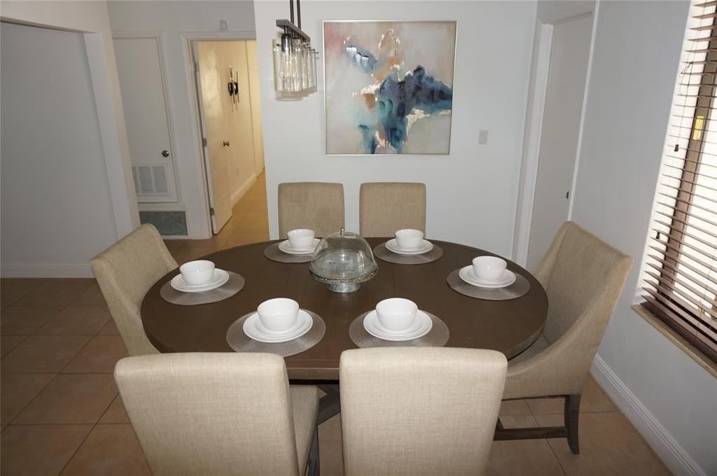 9220 Sw 56th St - Photo 4 of 11