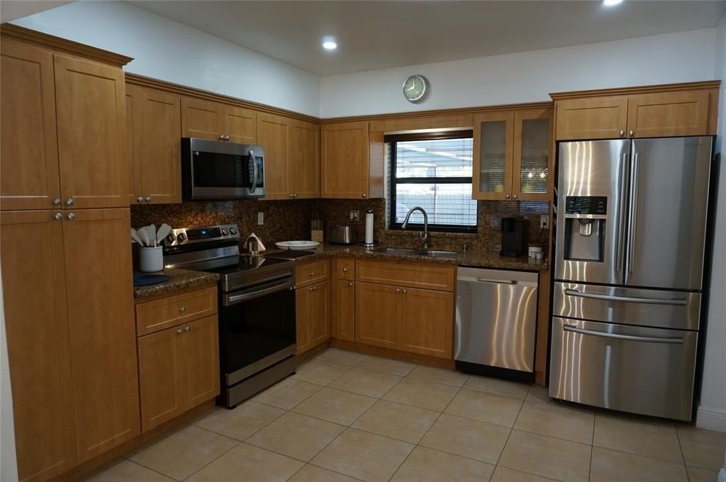 9220 Sw 56th St - Photo 5 of 11