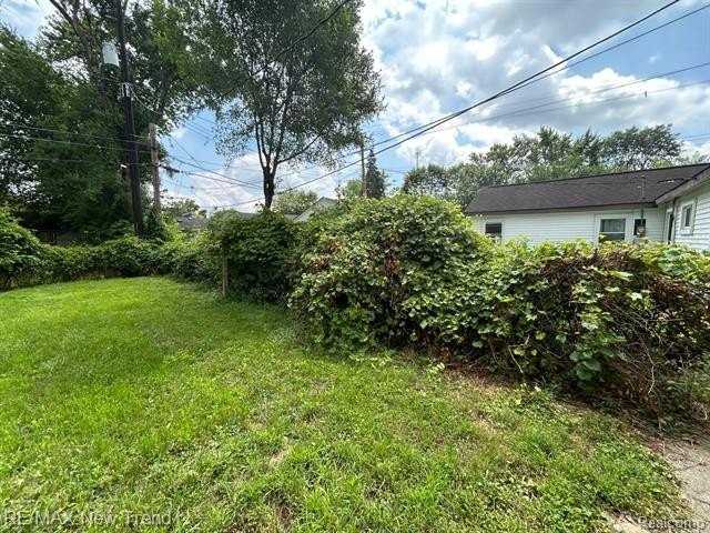 21910 Dante St - Photo 6 of 38