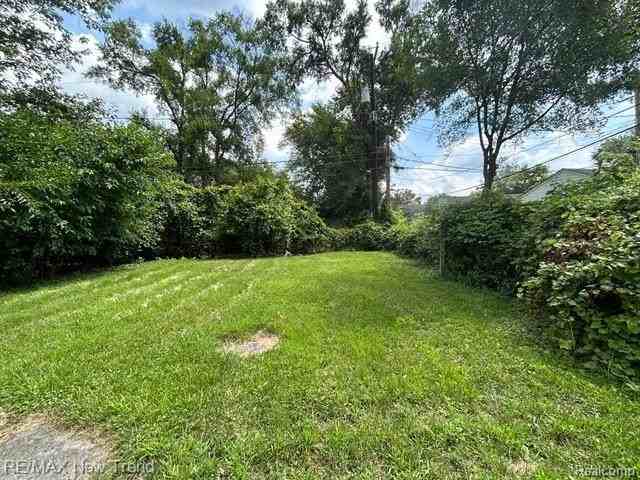 21910 Dante St - Photo 7 of 38