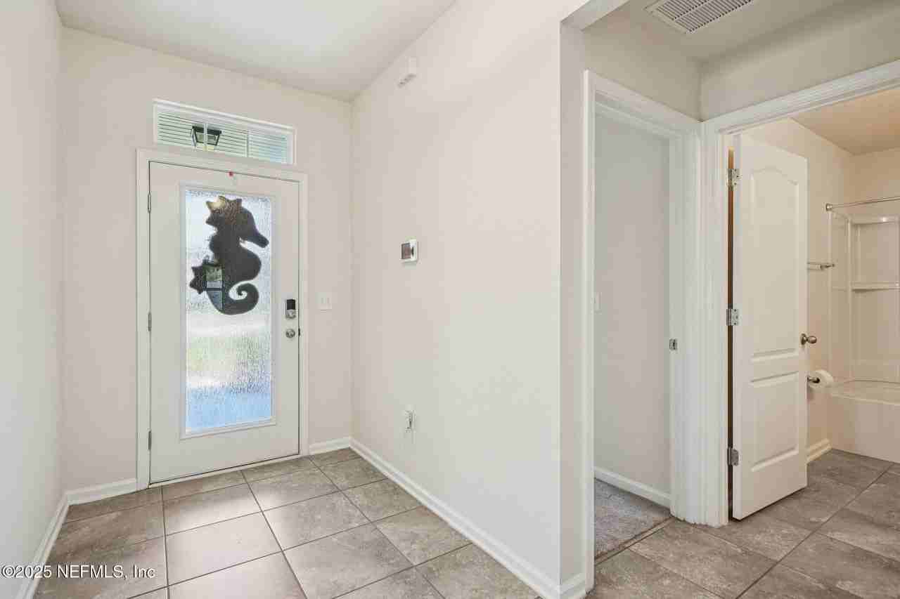 633 Seville Pkwy - Photo 5 of 36