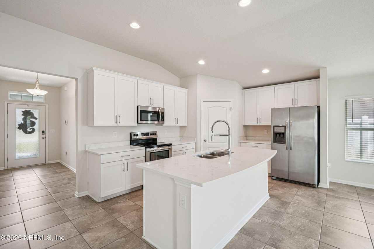 633 Seville Pkwy - Photo 6 of 36