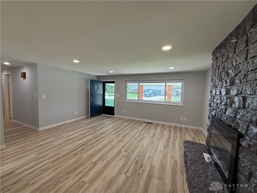 4732 Rexwood Dr - Photo 6 of 32