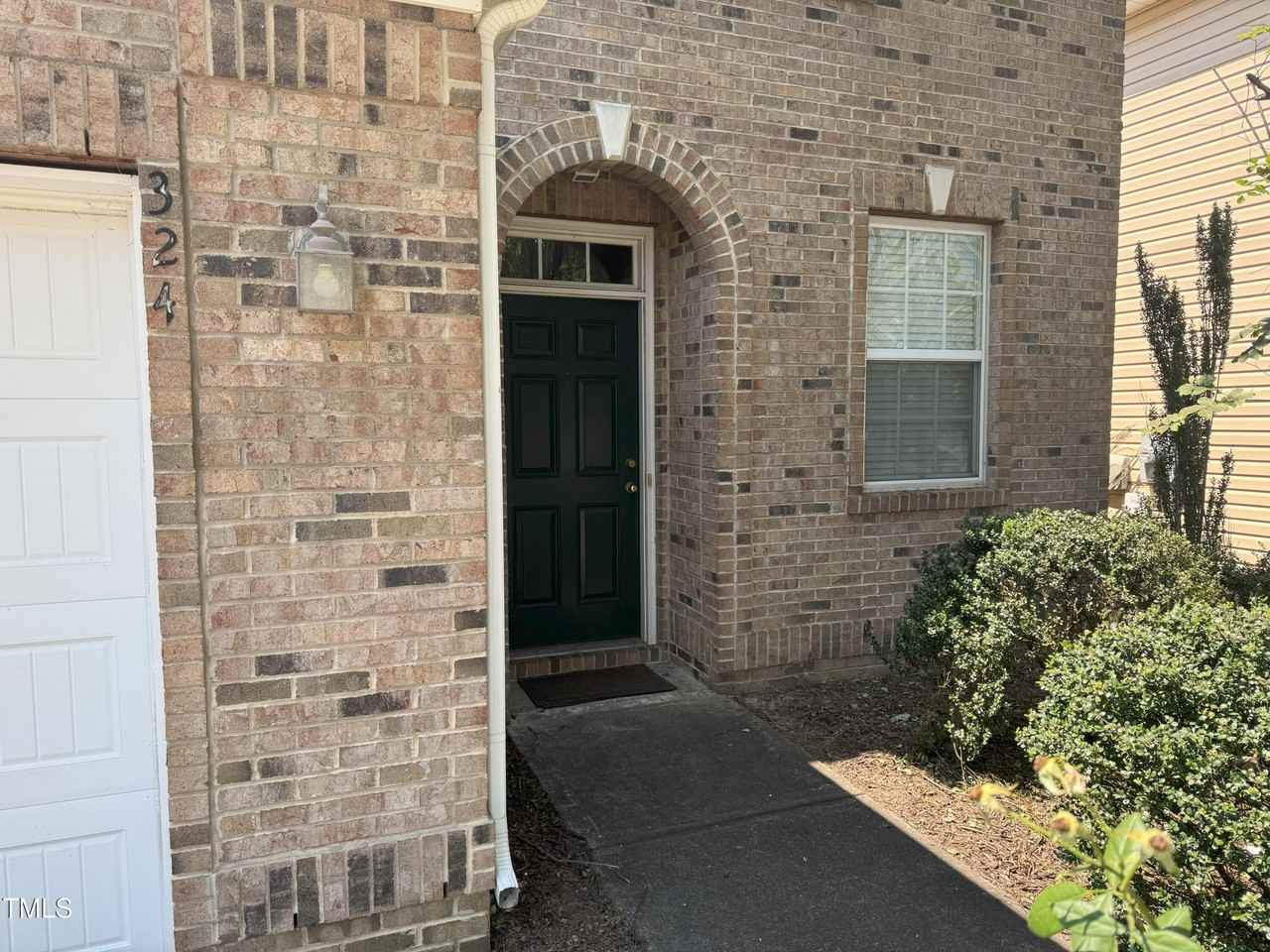 324 Northlands Dr - Photo 2 of 19