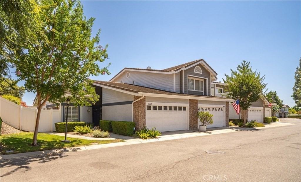 1062 Brookfield Place - Photo 3 of 46