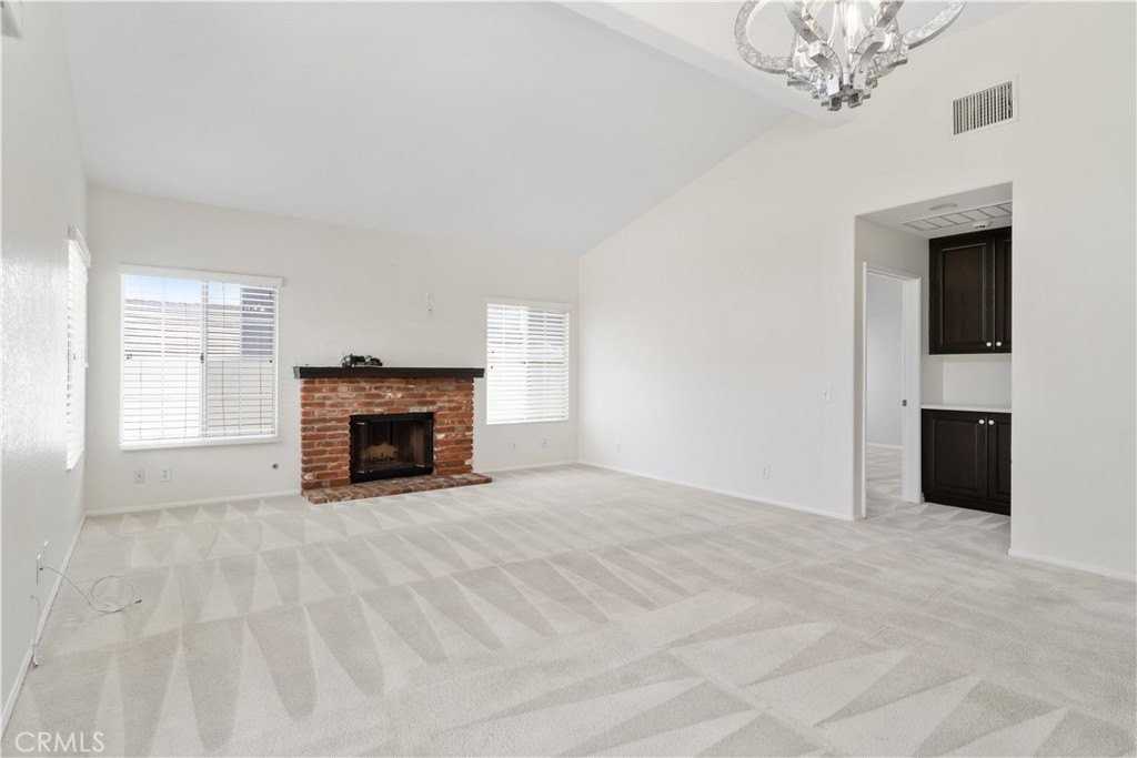 1062 Brookfield Place - Photo 4 of 46