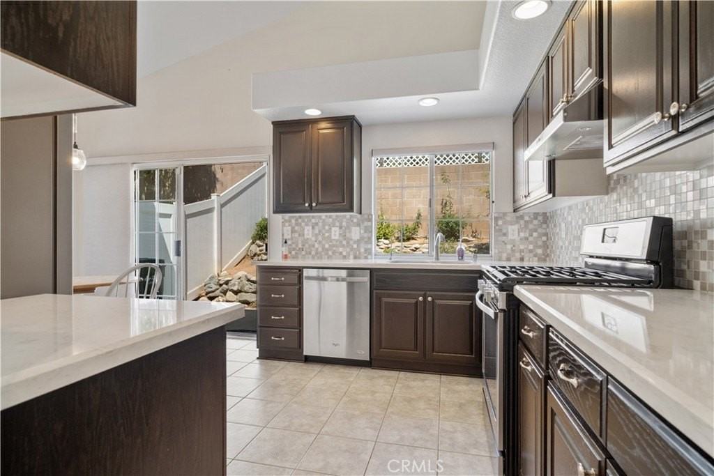 1062 Brookfield Place - Photo 7 of 46