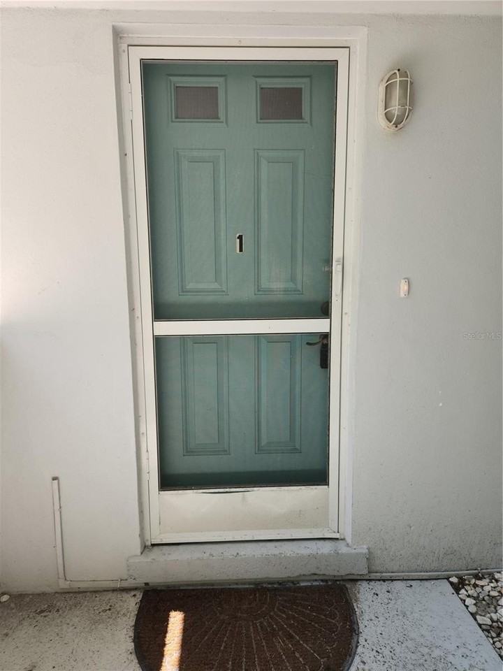 565 Golden Gate Pt #1 - Photo 3 of 19