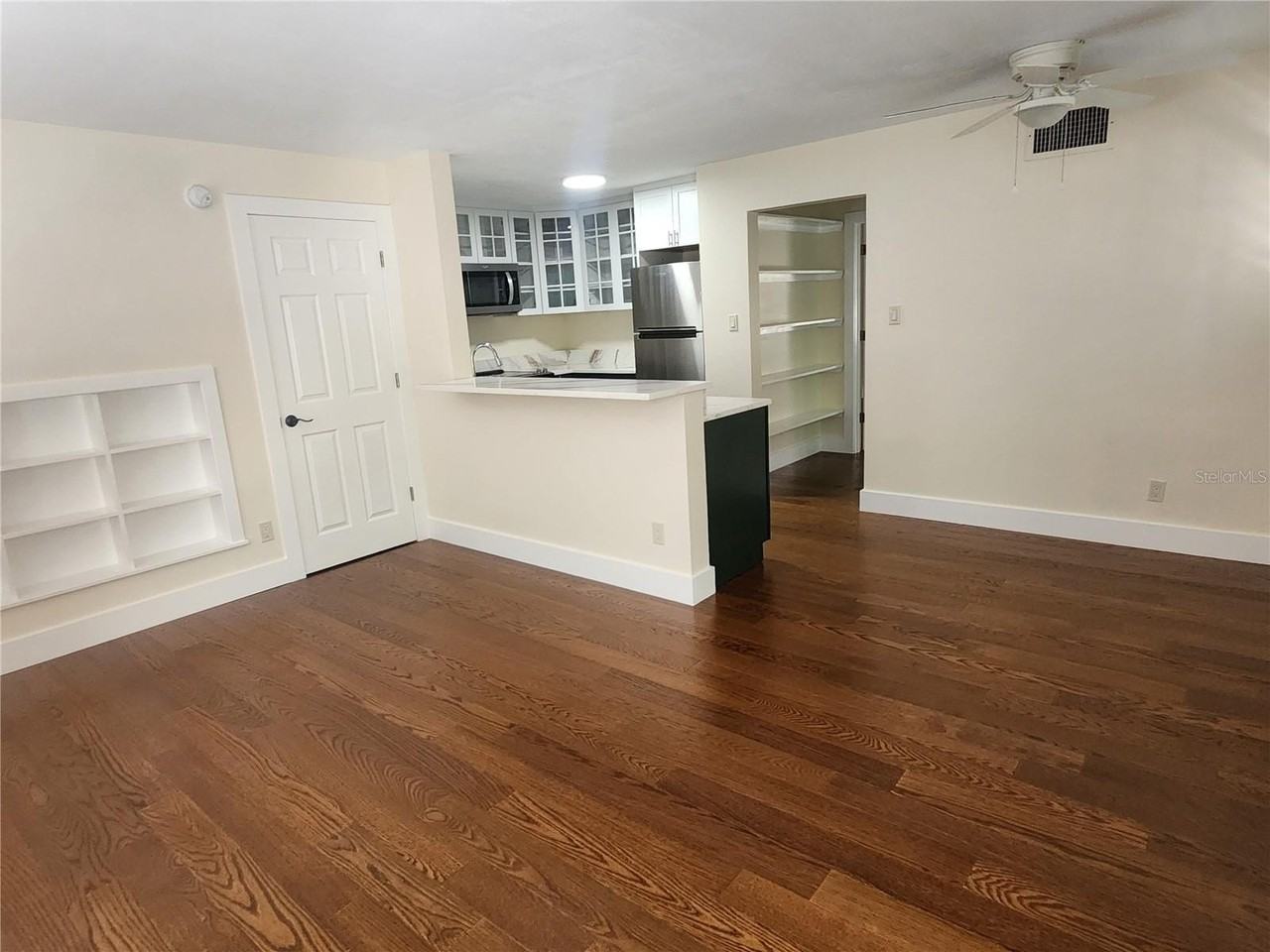 565 Golden Gate Pt #1 - Photo 4 of 19