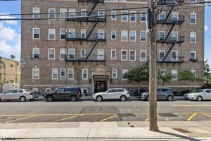 featured image of 2 S Hartford Ave