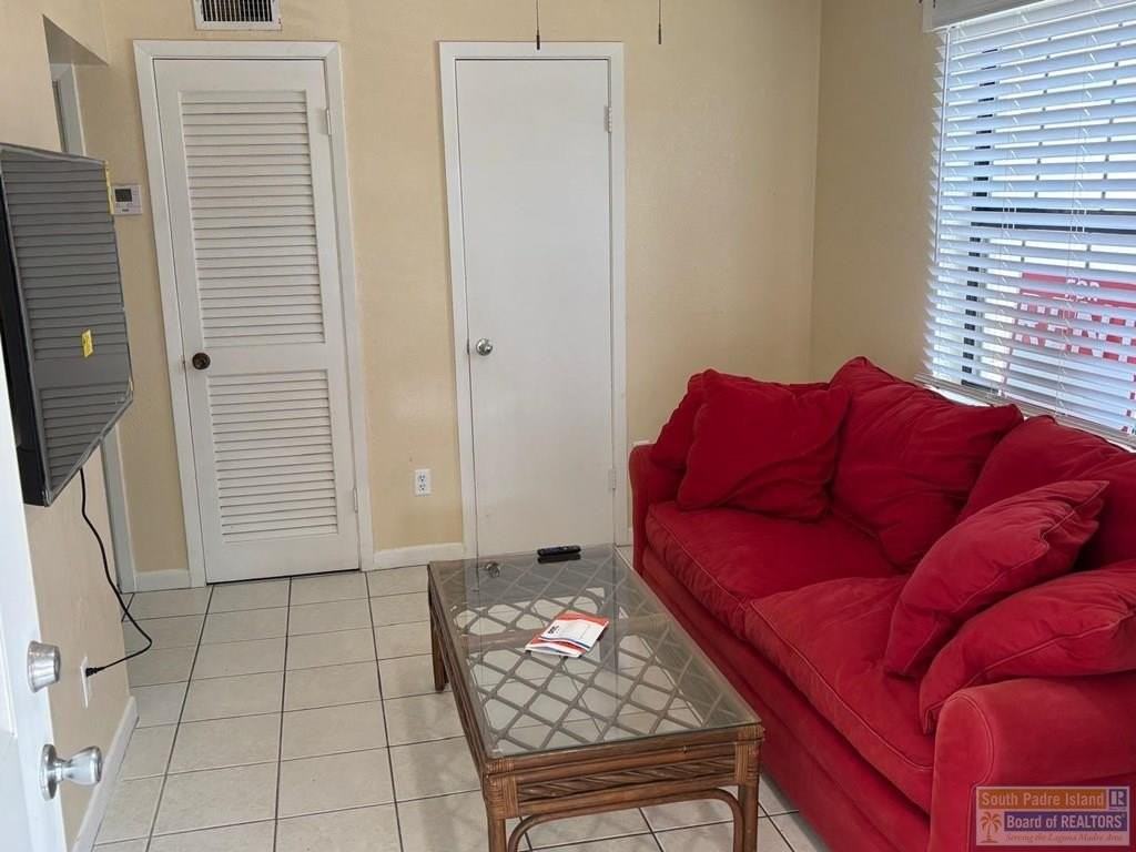 310 W Houston St - Photo 4 of 14