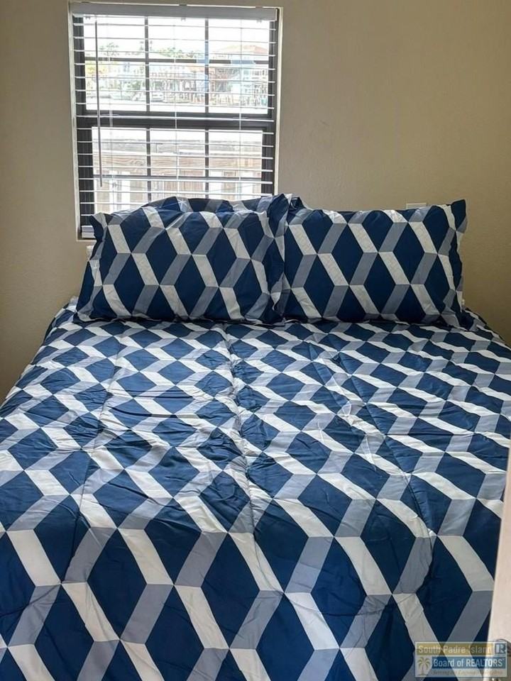 310 W Houston St - Photo 5 of 8