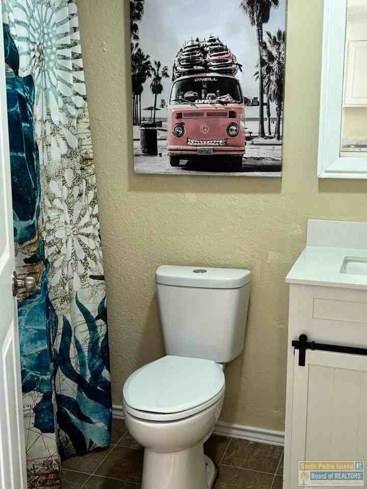 310 W Houston St - Photo 6 of 8