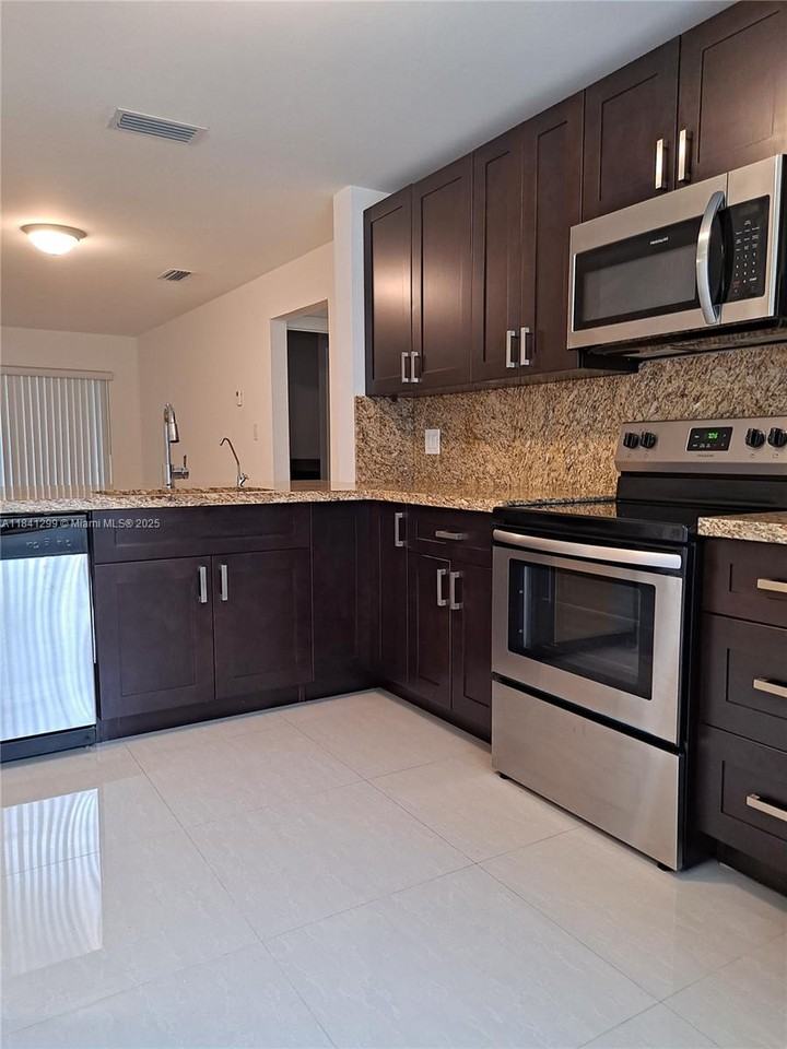 8041 Sw 21st Ct #8041 - Photo 2 of 8