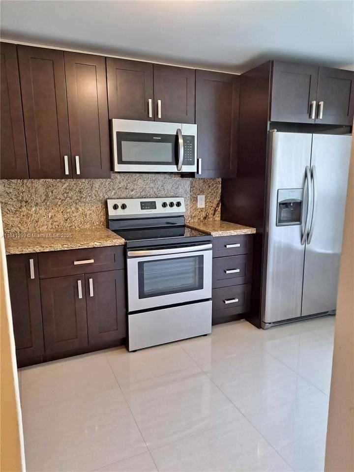 8041 Sw 21st Ct #8041 - Photo 3 of 8