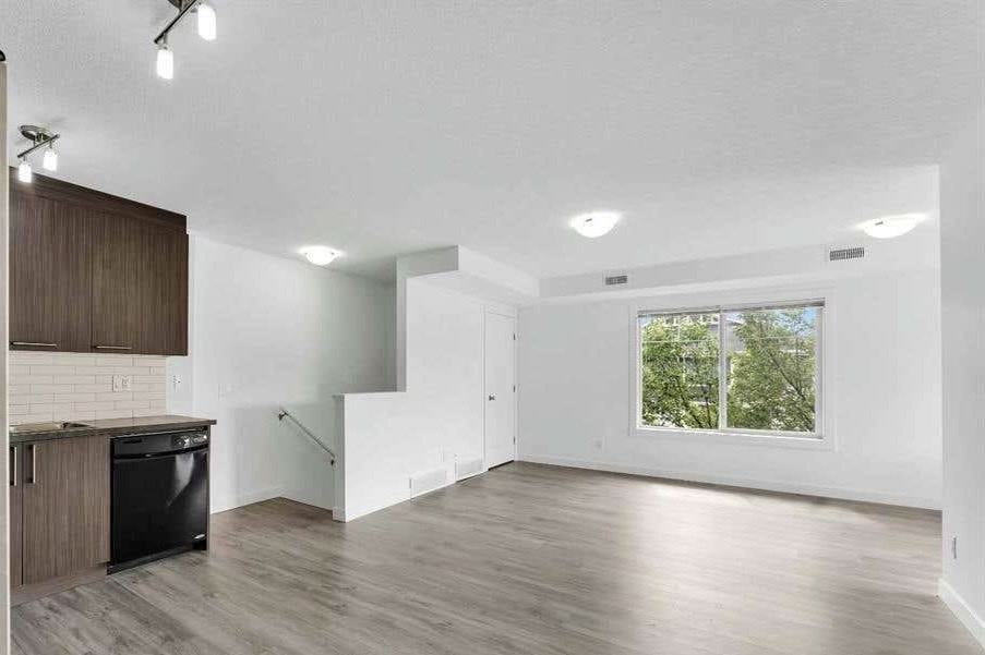 300 Marina Dr - Photo 2 of 44