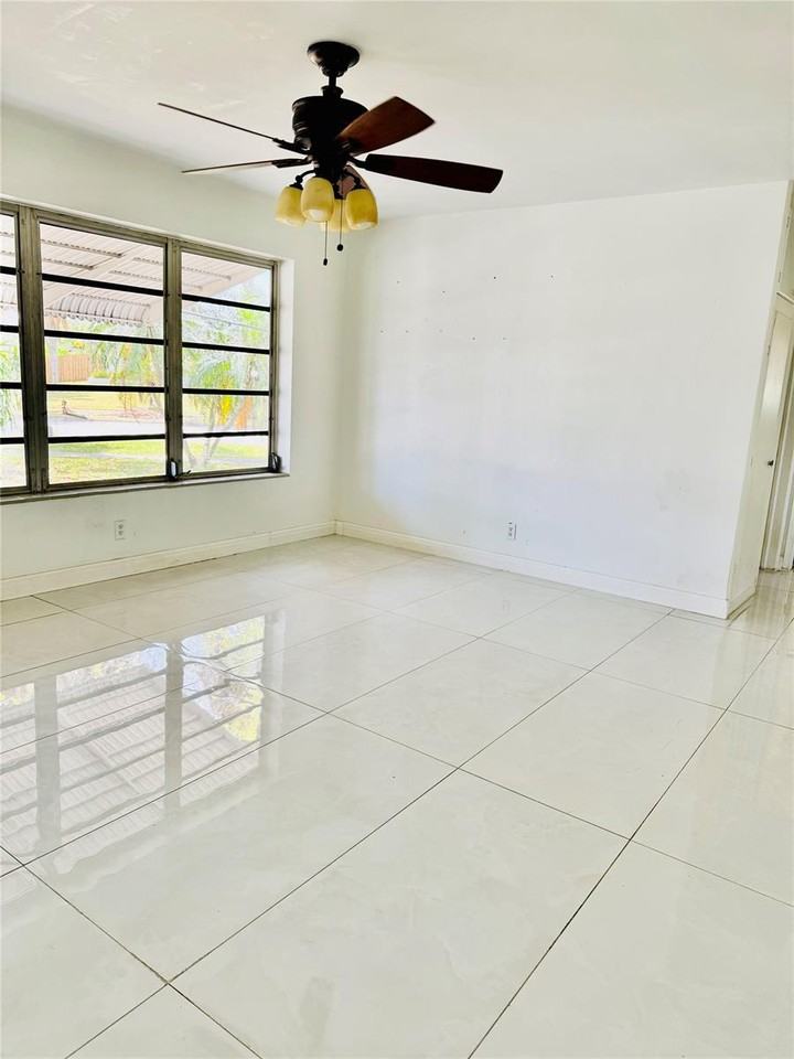 1521 Nw 62nd Ter - Photo 2 of 8