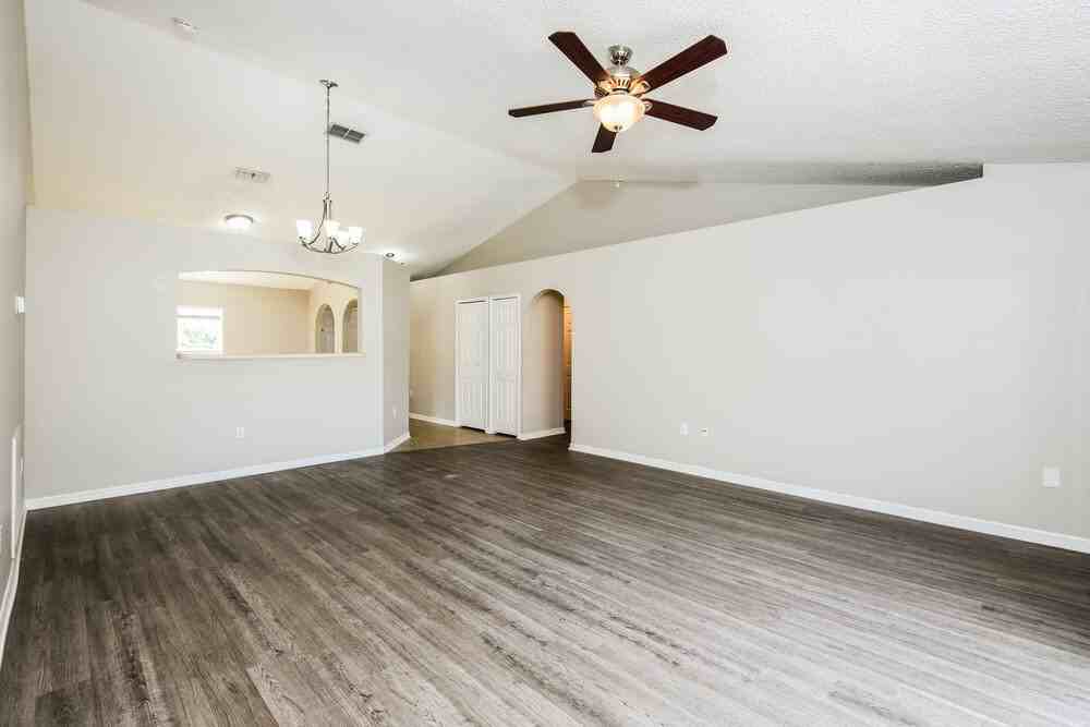 1037 Galvin Ave Sw - Photo 5 of 16