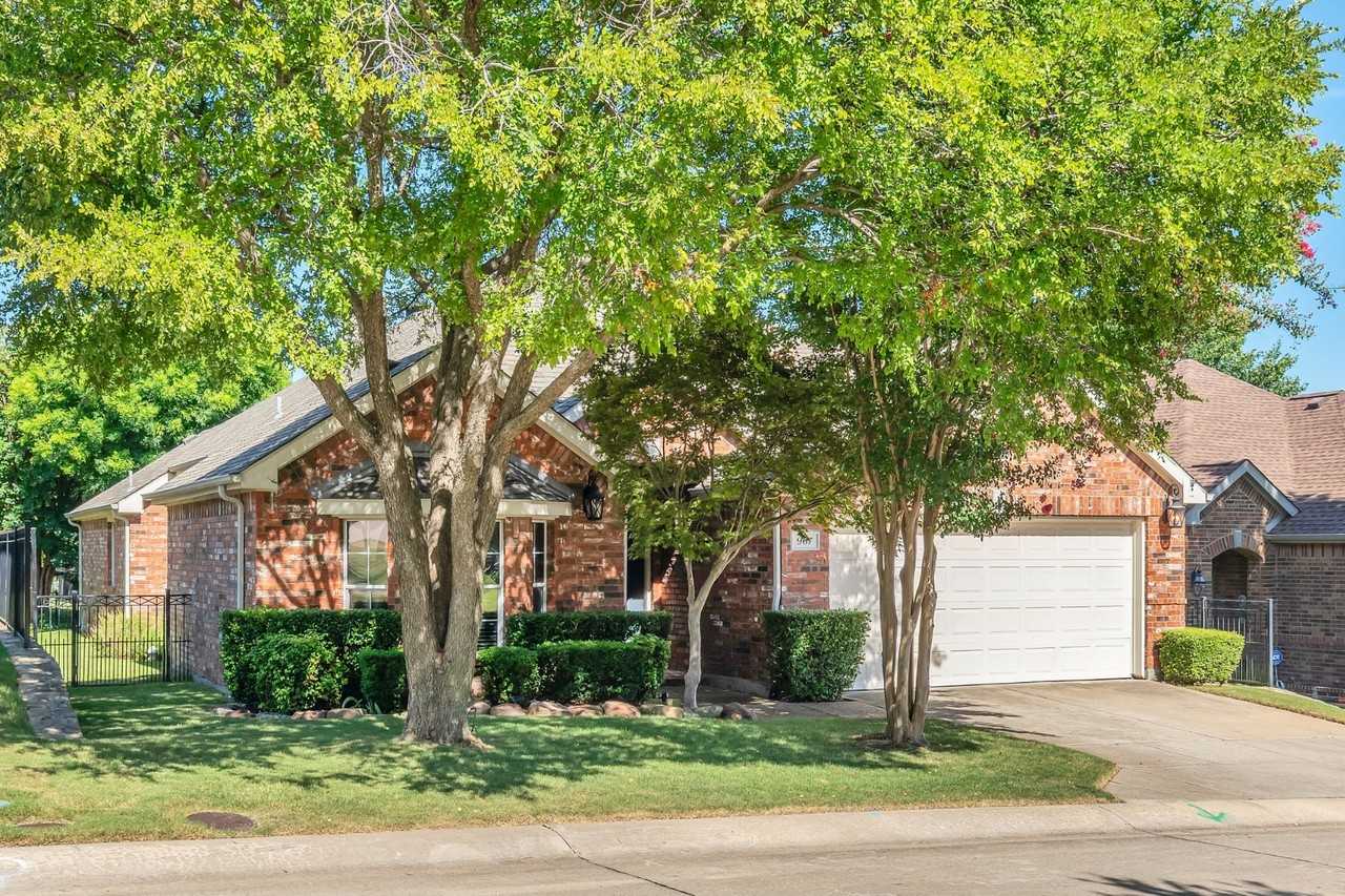 967 Winged Foot Dr - Photo 2 of 31