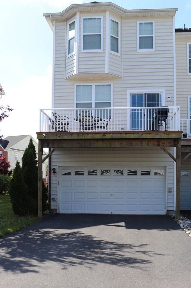 23073 Weybridge Sq - Photo 3 of 26