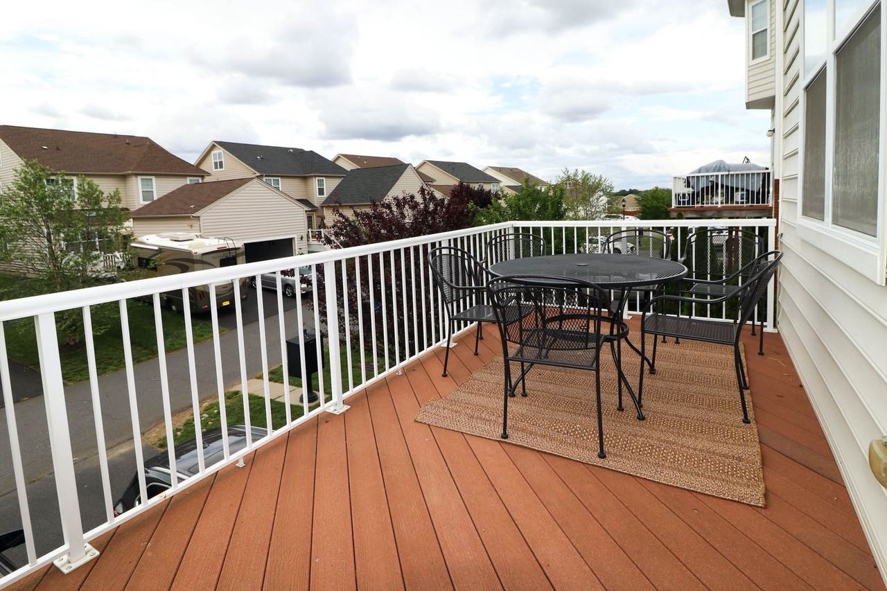 23073 Weybridge Sq - Photo 4 of 26