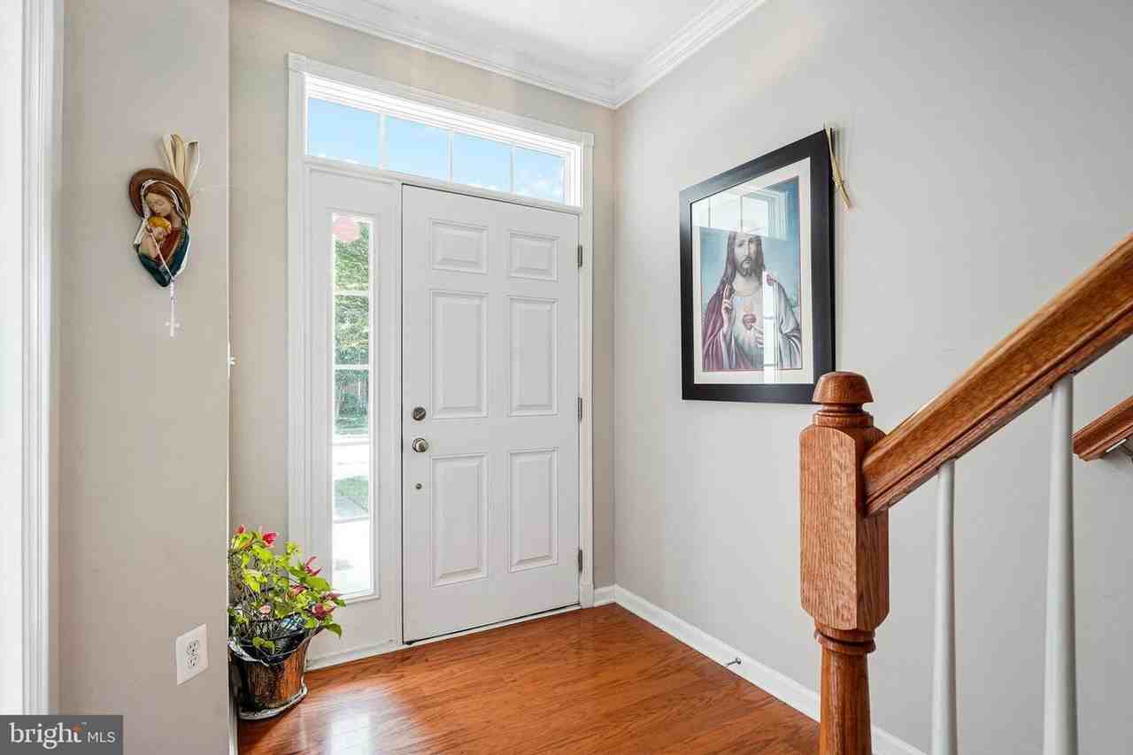 23073 Weybridge Sq - Photo 5 of 26