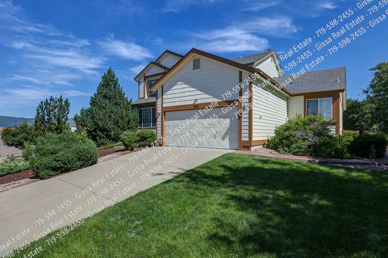 740 Fox Run Cir - Photo 2 of 50