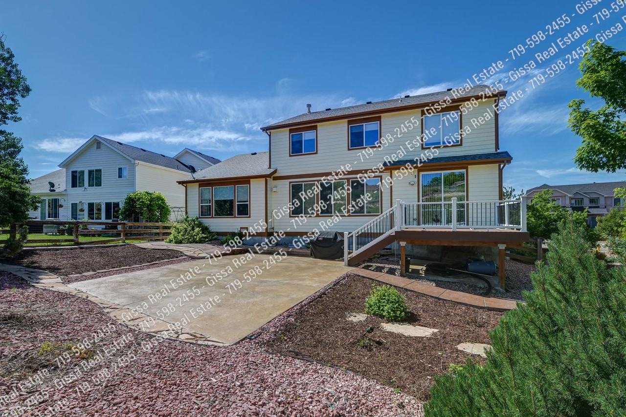 740 Fox Run Cir - Photo 3 of 50