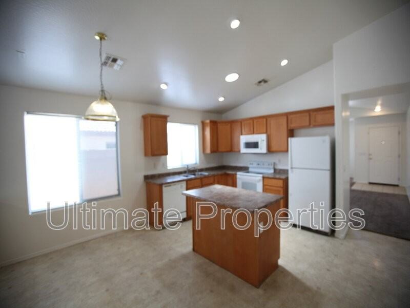 5921 S 249th Dr - Photo 4 of 17