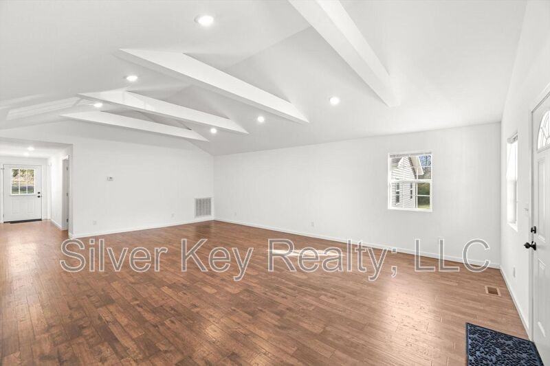 522 Church St - Photo 4 of 17
