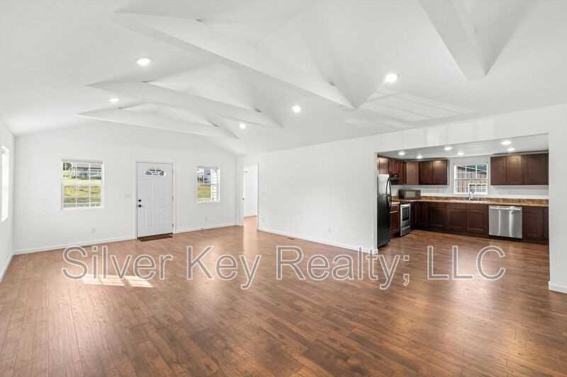 522 Church St - Photo 5 of 17