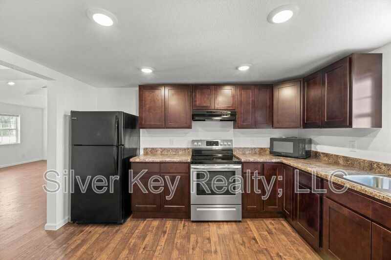 522 Church St - Photo 7 of 17