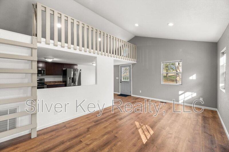 518 Church St - Photo 3 of 15