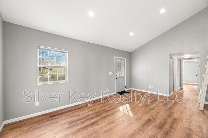 518 Church St - Photo 4 of 15